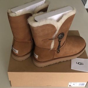 NWT UGG Boots Size 10